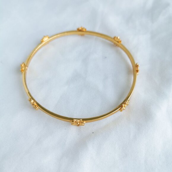 Floral 24K gold plate Bangle Bracelet size M NEW - Picture 2 of 4
